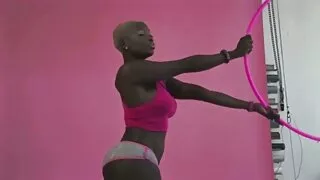 Loira peituda video de sexo desenho abriu seu roupão de banho e ofereceu sexo na cozinha