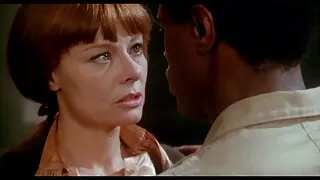 Busty MILF chupando os dedos depois de se masturbar na vídeo porno desenho árvore de Natal