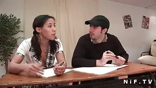 Bust babe xxx videos de desenho Babe despiu-se na frente de um homem e masturba o pénis com as mãos