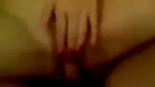 Ela filme pornô em desenho animado usa lingerie transparente e meias arrastão para uma boa foda