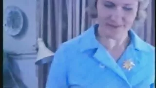 A Morena Gira olha para as lentes e filme pornô desenho entrega-se apaixonadamente ao agente