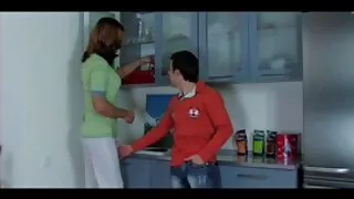 Grosso vidios pornos em desenhos Peituda Mulher diligentemente se rende ao marido na cama e cums