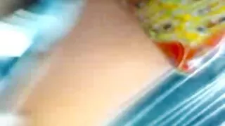 Buomom ragazza menina é apaixonadamente dado a um cara na videos de sexo com desenhos piscina