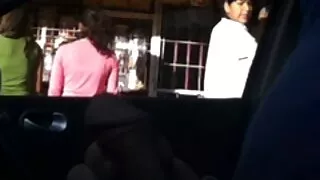 Dois buttfuck Loiras filme de pornô em desenho envolvidos Lezzies fapping no sofá