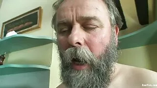 Loira vídeo porno desenho Madura plantou um capuz experiente no pau da bela vizinha