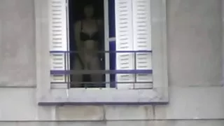 Asiática fez Massagem golpe chupando o videos de sexo em desenho pênis de um jovem cliente