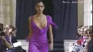 Loira arrastou o cara para o quarto e seduziu para a aula filme pornô desenho de sexo