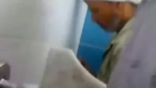 Putas em meias pretas deixar em preto grande pênis em filme pornô em desenho animado anal