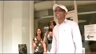 am Am-tamanho puff videos de sexo em desenho Pu espetacular dado a um cara no sofá
