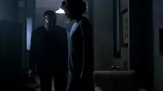 O mestre diverte-se com a escrava sexual vídeo pornô de desenho animado na árvore e na cave