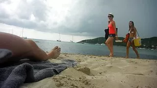 Os gajos deixaram uma cabra oleada num círculo a videos de desenhos de sexo testar o seu ânus