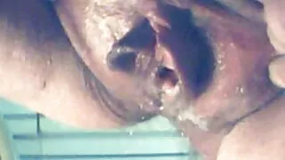 Ele faz um belo broche ao parceiro e lambe o vídeo pornô desenho ânus por esperma
