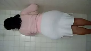 Na videos de sexo em desenho 3d janela, lésbicas lambem suas bucetas antes dos jogos de carros