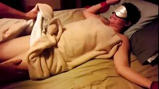Ela chegou ao quarto do albergue e fez sexo lésbico com a vídeos pornô em desenho vizinha