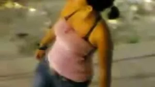 No ginásio, as lésbicas video sexo de desenho gostam de usar vibrador