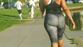 Lasciva massagista pornodoido desenho sentou-se no pau de um brutal cliente