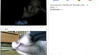 Ela se ajoelhou na frente do cara e deu-lhe um boquete xxx video desenho animado mágico