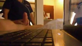 As Fúrias tímidas filme pornô de desenho animado gemem languidamente e esfregam as suas fendas numa massagem sexual