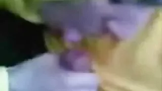 Duas deliciosas Loiras chiques chupam um par desenho de filme pornô de pilas duras