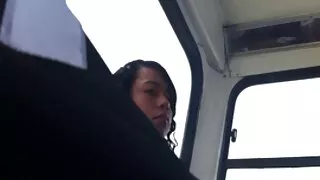 Morenas filme de desenho pornô se lavam no banheiro e fodem com objetos diferentes