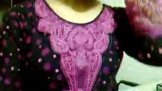 Ele queimou seu filme de desenho de pornô irmão por uma punheta na bunda e abriu as pernas na frente dele