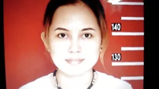 A mãe de óculos pula no videospornodesenho pénis do filho com a rata e deixa-a entrar no sémen