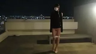 Uma cadela de negócios em meias abordou um cara no escritório para assistir desenho porno gratis sexo
