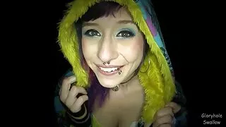 A agente pornográfica feminina vídeo de pornô em desenho é abençoada com a pila do tipo musculoso